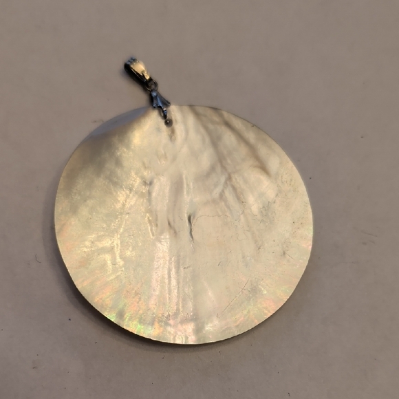 Shell Pendant - Picture 2 of 3
